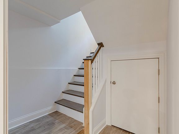 3rd image of 6344 N Artesian Ave #G