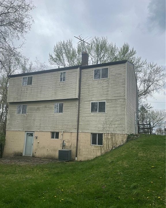 2nd image of 906 Idaho St