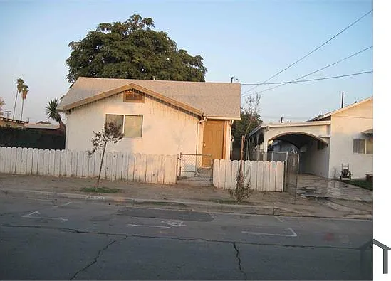 2 bed, 700 sqft, $2,200 — Photo 2