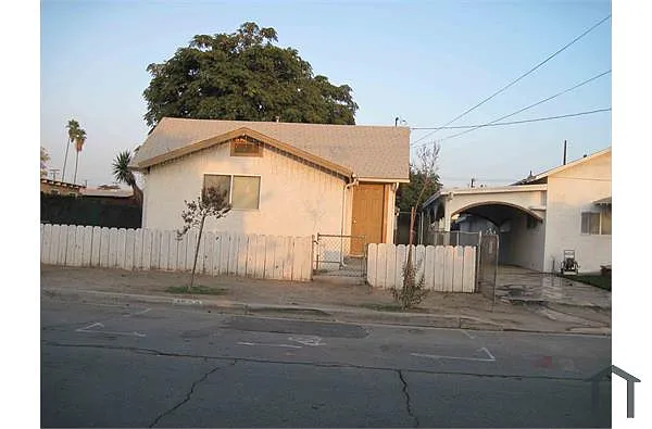 Building Photo - 1328 Clay St