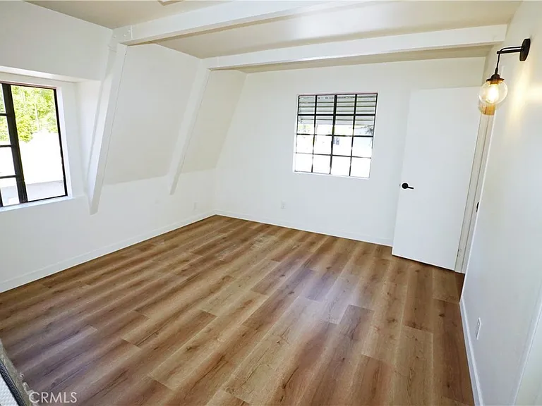 2615 Manhattan Ave — Photo 15
