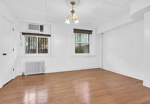 5th image of 136 Amity St APT 1