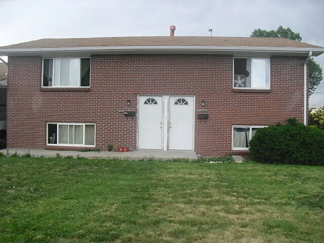 2 bed, 1.0 bath, 988 sqft, $1,860 — Photo 1