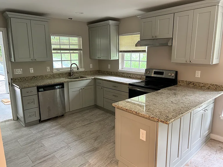 1748 Windsor Blvd — Photo 2