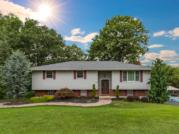 16 Fairfield Dr, Wilkes Barre, PA 18702