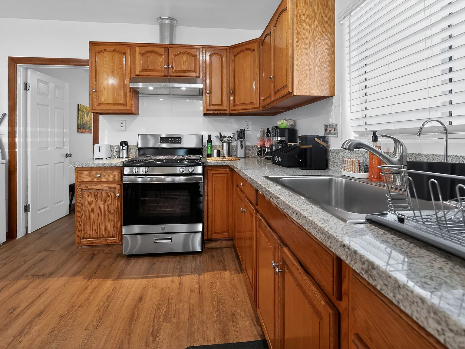3 bed, 1000 sqft, $3,750 — Photo 4