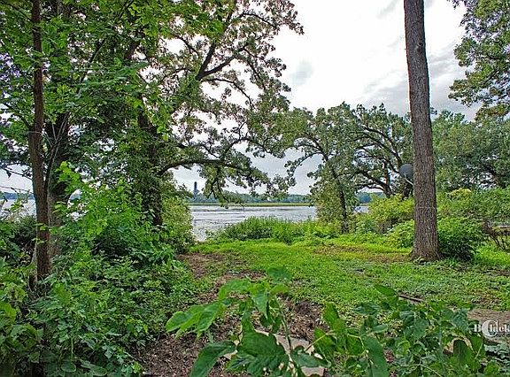 4th image of 519 Twin Oaks Dr