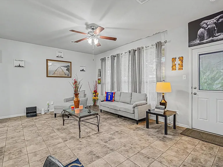 16534 Twinwalker Dr — Photo 8