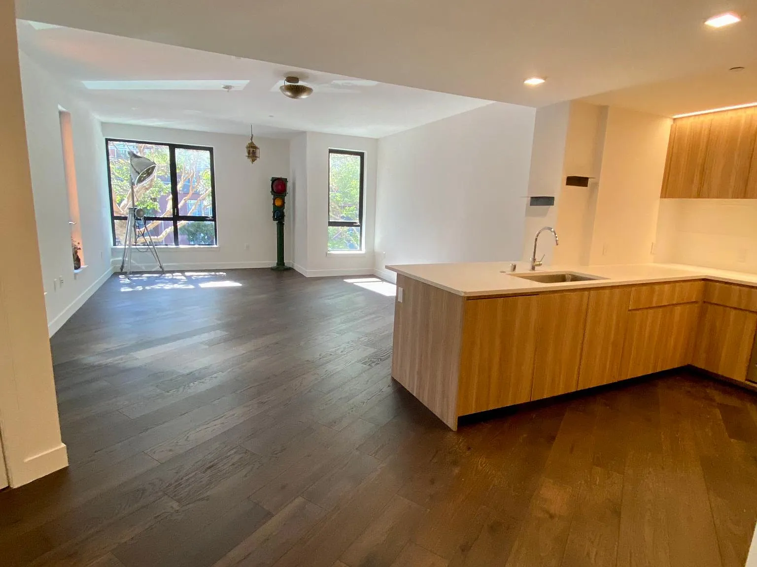 1 bed, 800 sqft, $5,400 — Photo 1