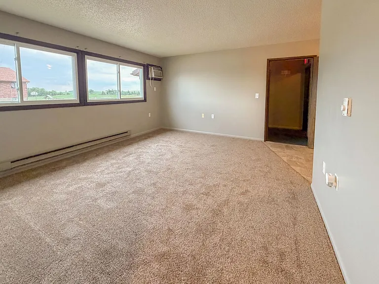 408 E Dawn St — Photo 14