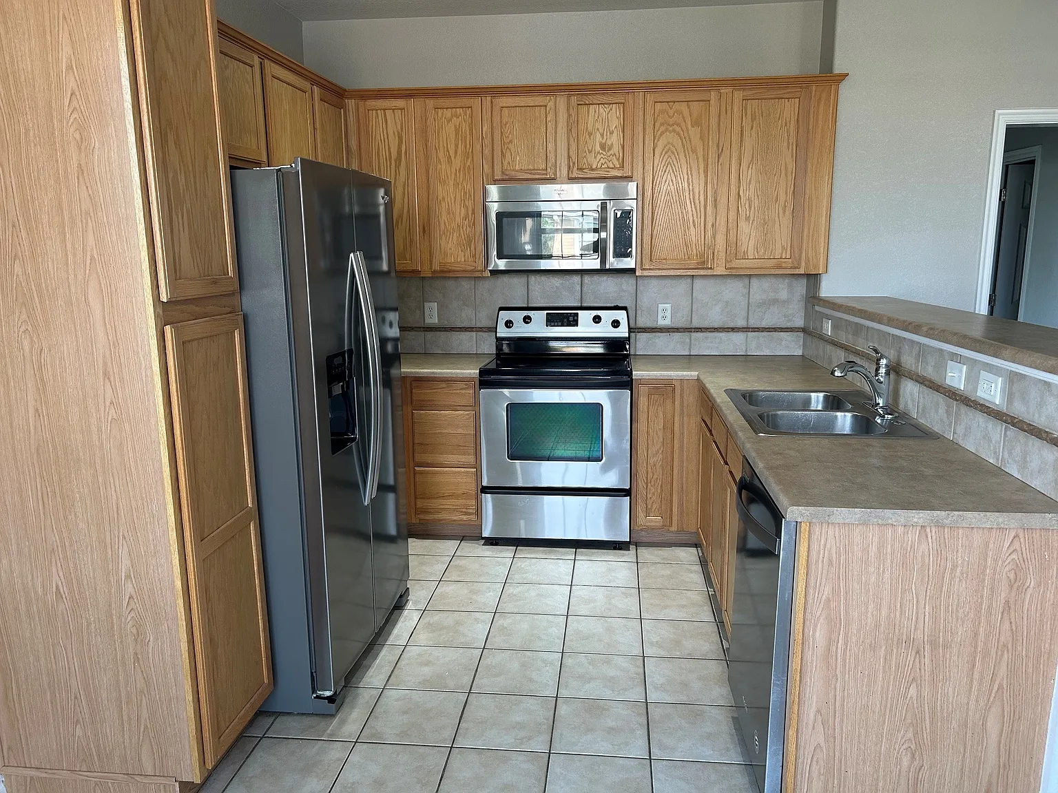 2 bed, 1332 sqft, $2,200 — Photo 3