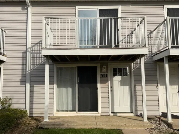 351 Meadow Green Ln #351, Round Lake, IL 60073