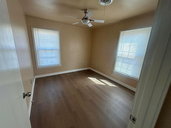 2nd image of 907 Harrington St