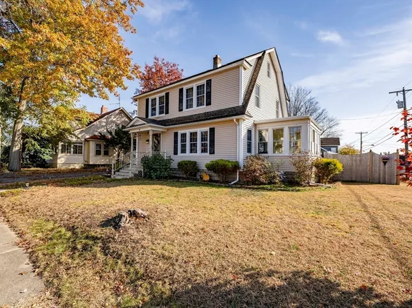 4 Greenwich St, Ludlow, MA 01056