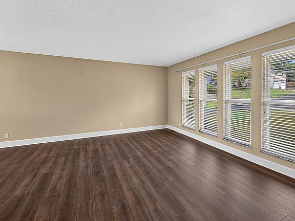 3rd image of 229 Newport Rd