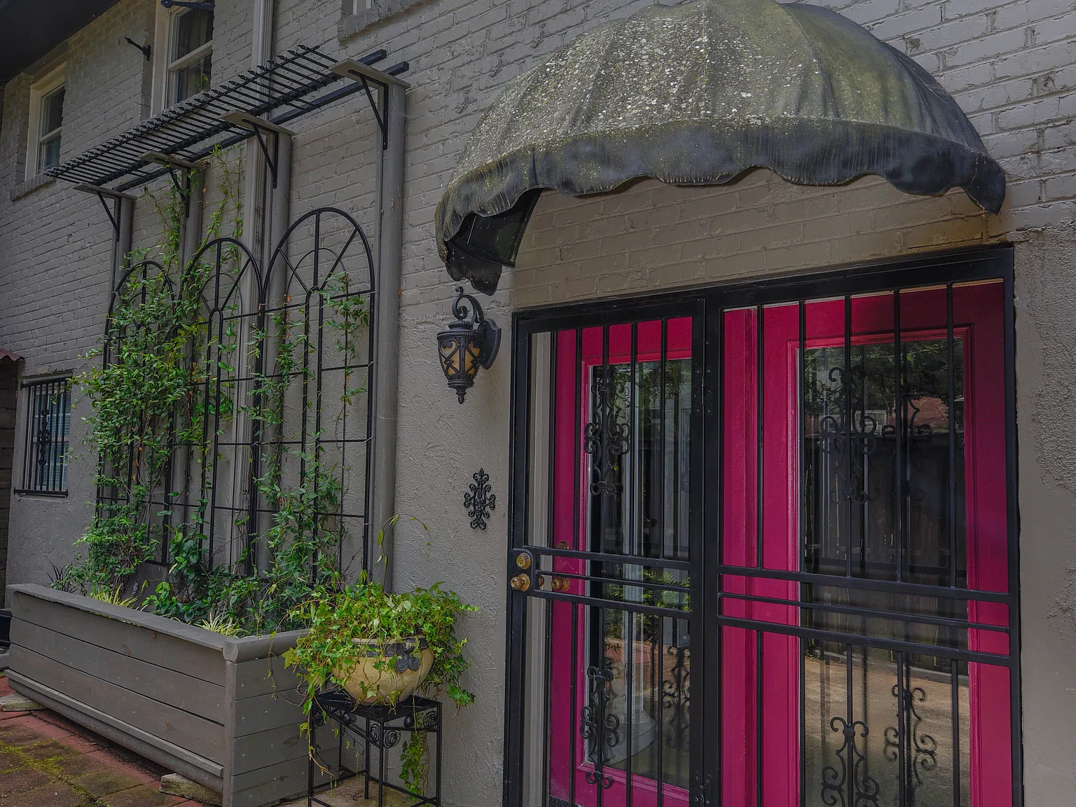 7001 Palermo Dr — Photo 2