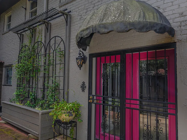 7001 Palermo Dr — Photo 2