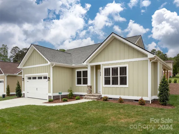 70 Olde Oak Way, Hendersonville, NC 28792