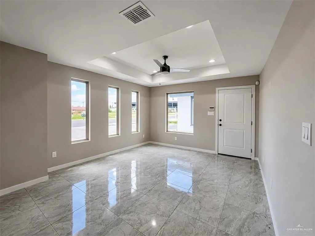 3 bed, 2.0 bath, 960 sqft, $1,325 — Photo 4