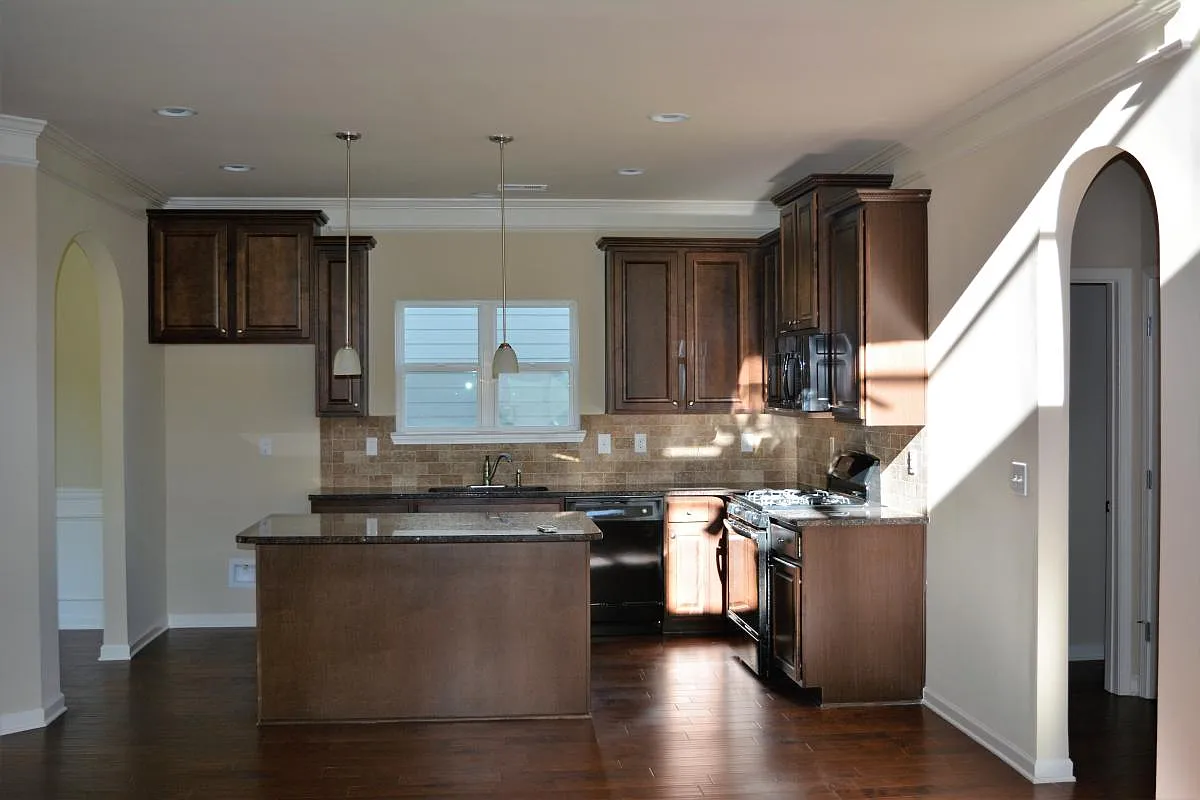 4 bed, 2775 sqft, $2,200 — Photo 2