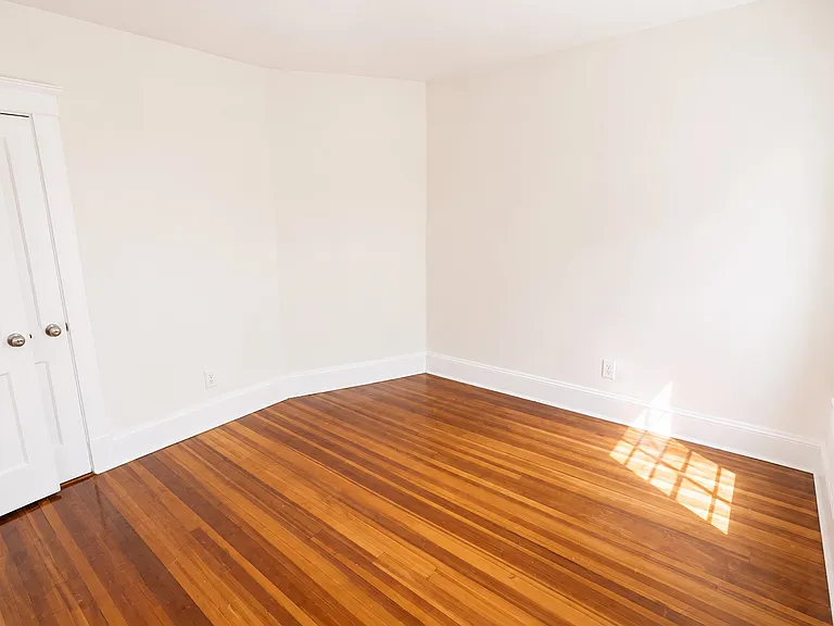 17-19 Lowe St #1 — Photo 4