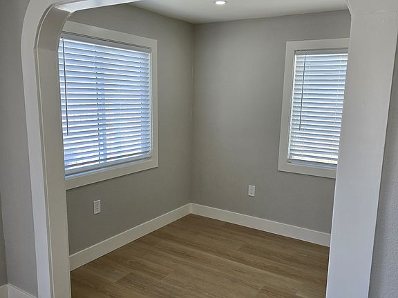 5th image of 2421 Standard Ave