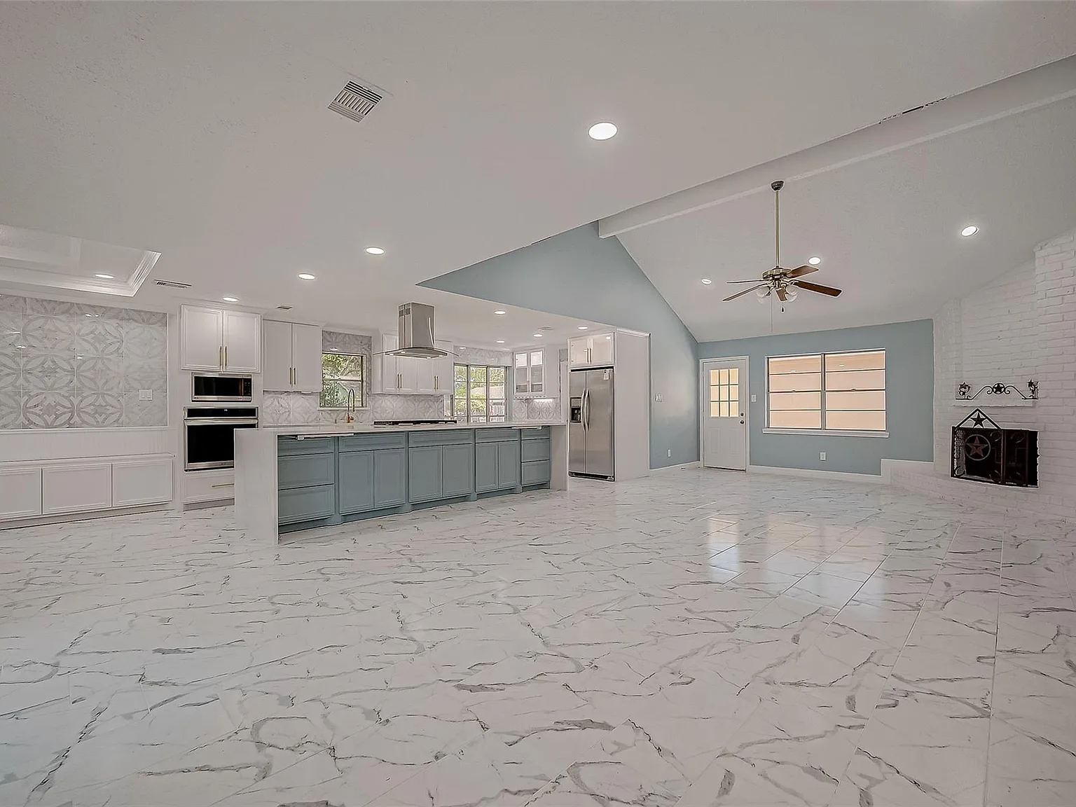 4 bed, 2.0 bath, 2048 sqft, $2,200 — Photo 4