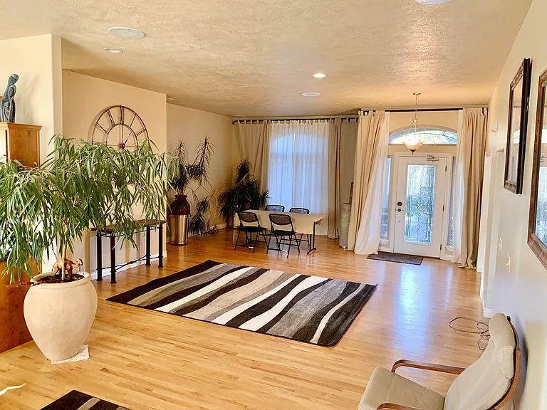 2032 E Eagle Crest Dr — Photo 4