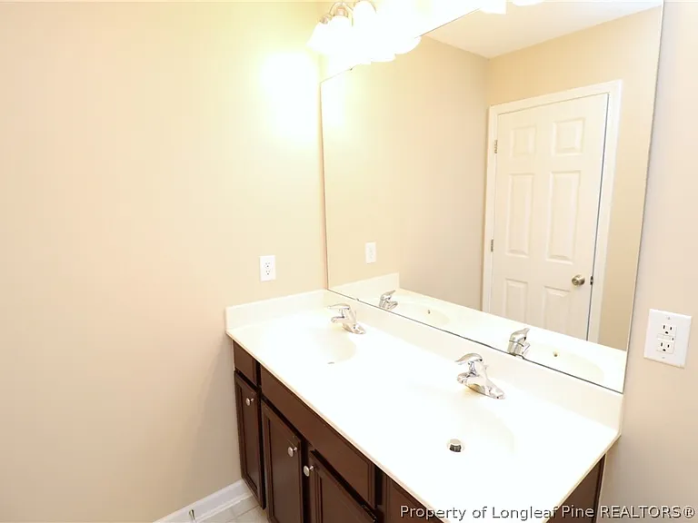 1015 Katie Ln — Photo 43
