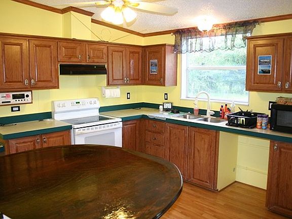 3rd image of 110 Rosie Ln E