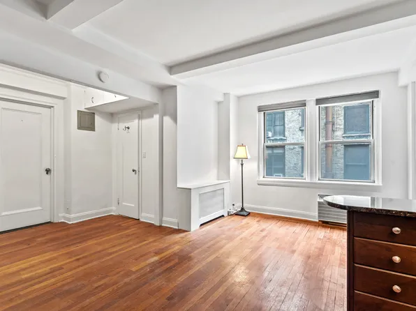 155 East 49th Street 8C image 2 of 9