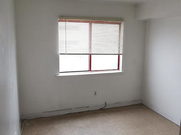 4th image of 151 N 9th St Floor 3