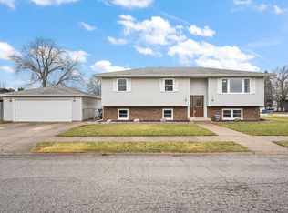 731 Sandi Ln, Schererville, IN 46375