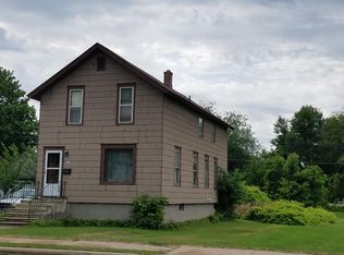353 6th Ave, Menominee, MI 49858