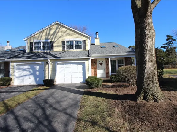 60 Old Pine Ln, Rochester, NY 14615