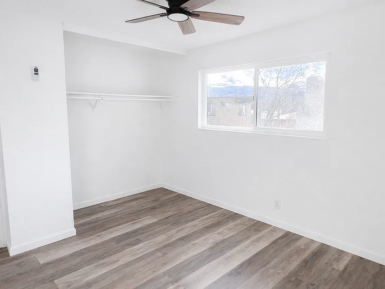 Elm Glen Apartments — Photo 24
