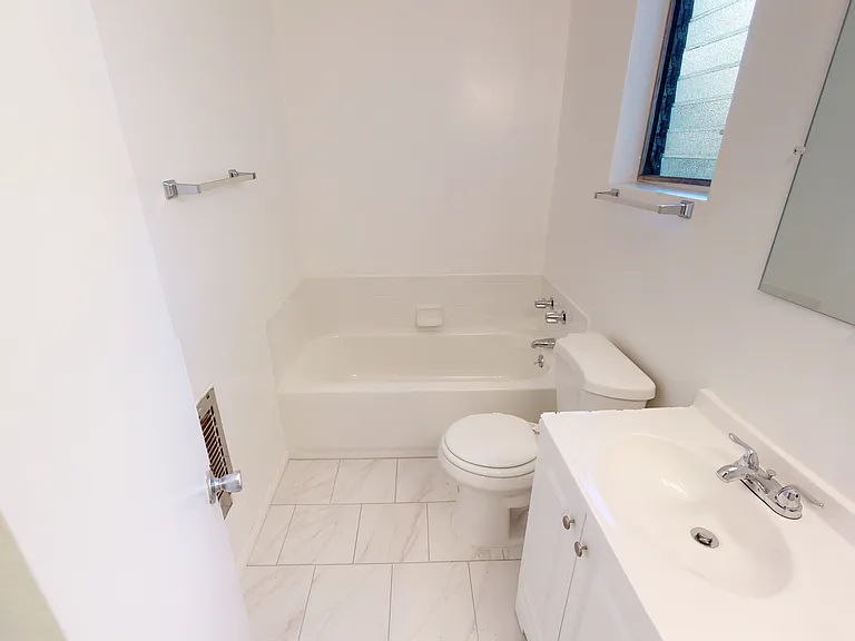 Parkvue Apartments — Photo 14
