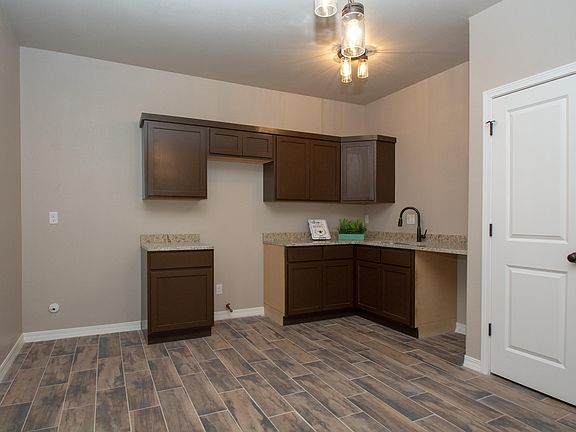 5th image of 8808 Eclipse St #B