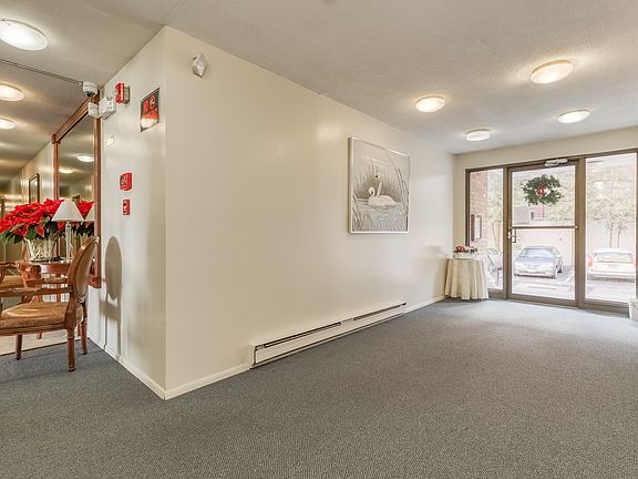 925 Longbrook Avenue