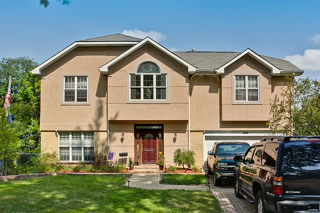1418 E Emmerson Ln photo 1