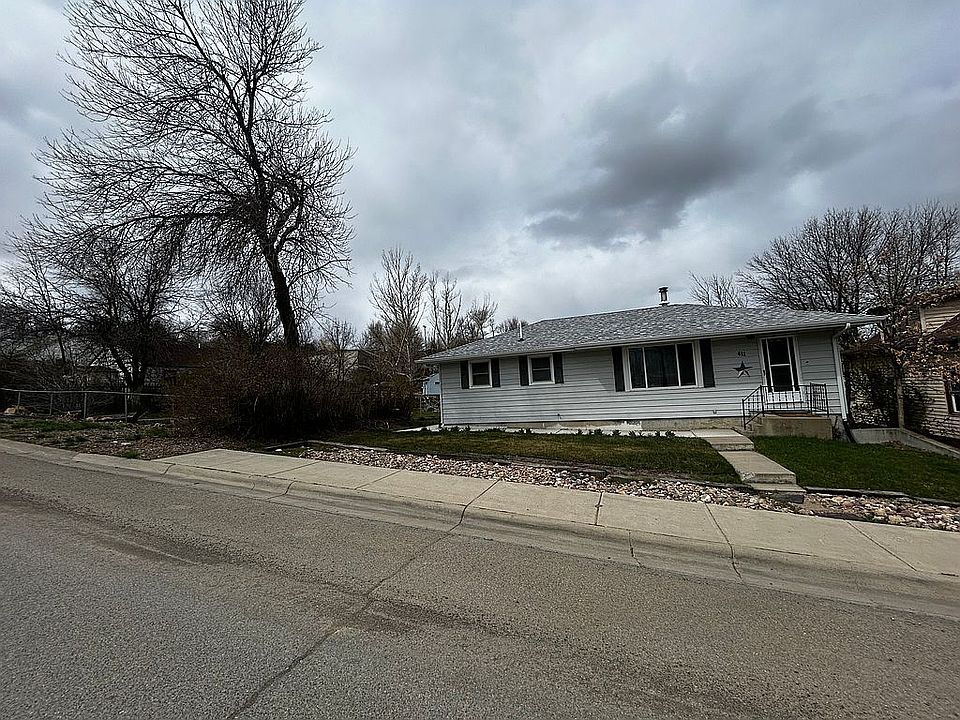 1st image of 411 6th Ave S