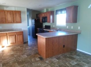 28484 Oakwood Ave, Flat Rock, MI