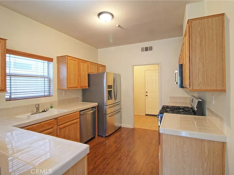 93 Orangewood Ct — Photo 6