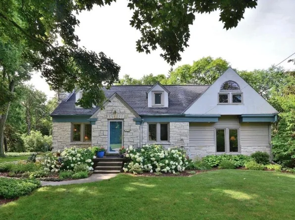 11035 West Bobolink AVENUE, Milwaukee, WI 53225