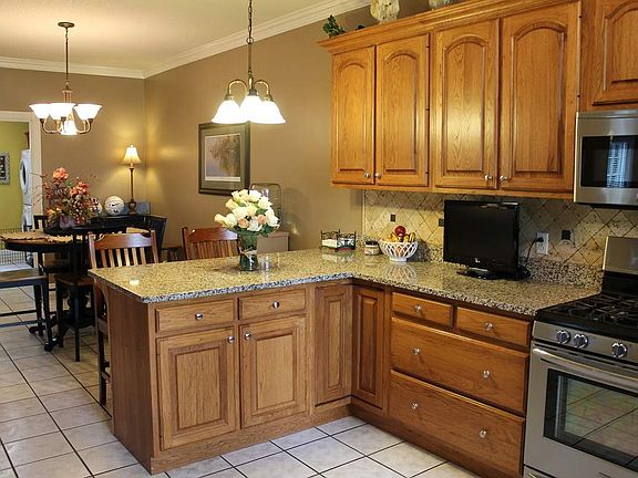 3rd image of 1302 Fleetwood Dr