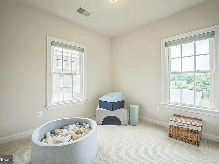 423 Parkview Ave — Photo 15