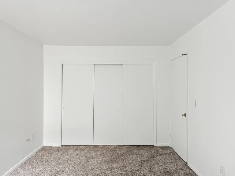 Kimberly Club Apartments — Photo 11