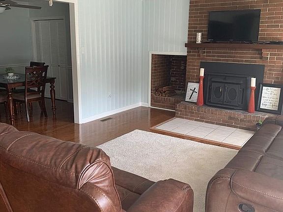 2nd image of 704 Gwendolyn St