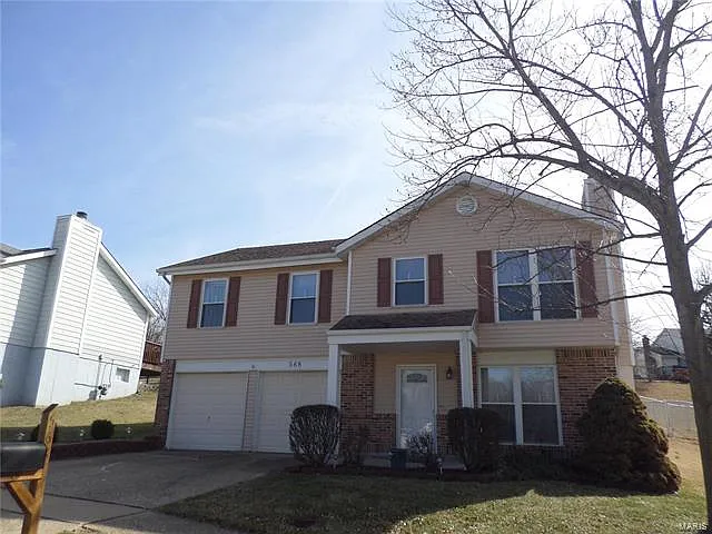 568 Summit View Dr photo 1