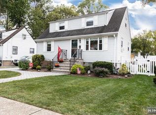 54 Berwyn Pl, Bergenfield, NJ 07621